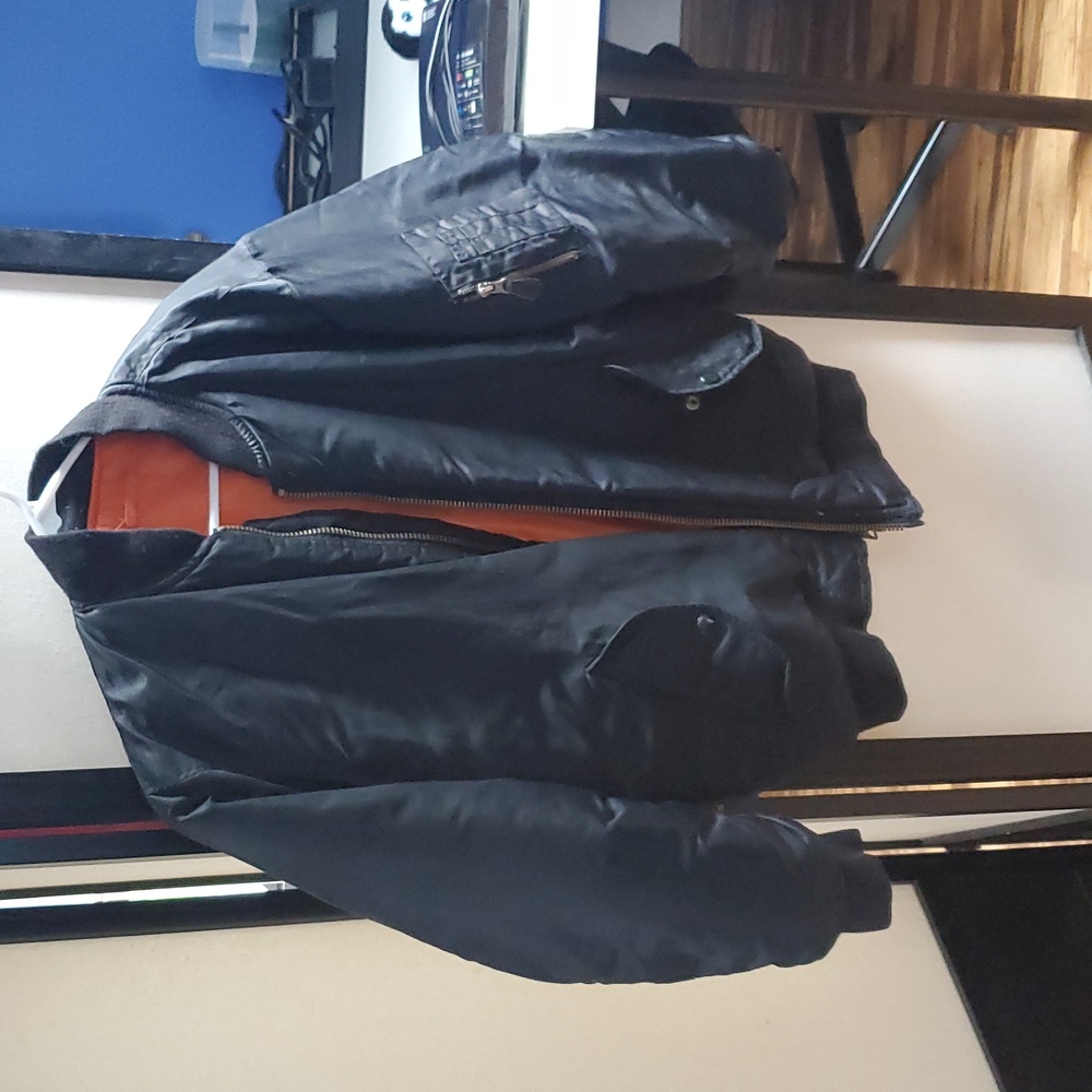 Reversible bomber jacket